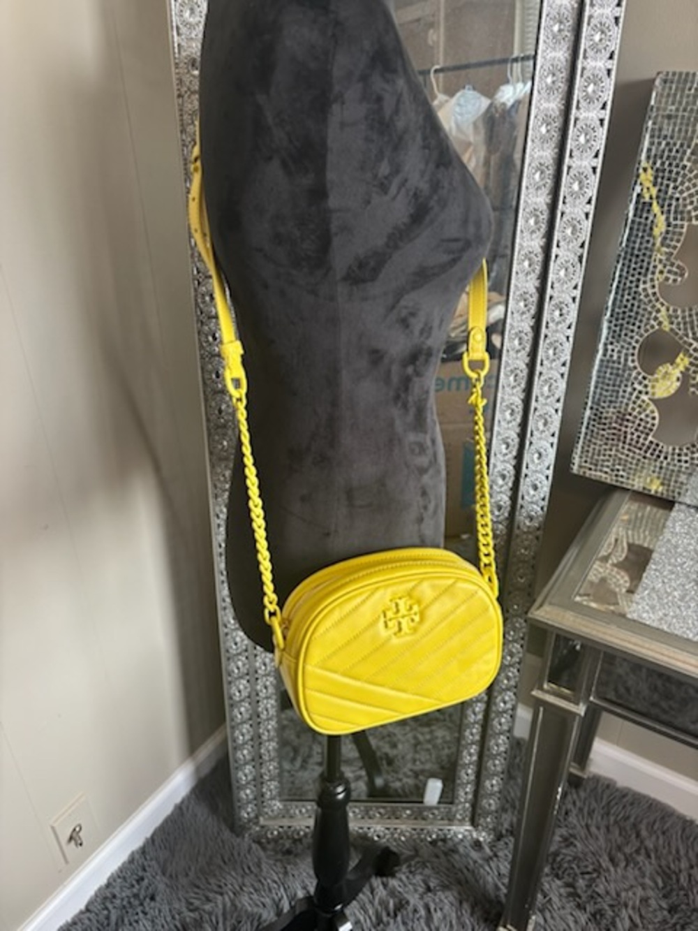 💕Tory Burch Kira Chevron‎ Powder Coated Camera Bag Crossbody